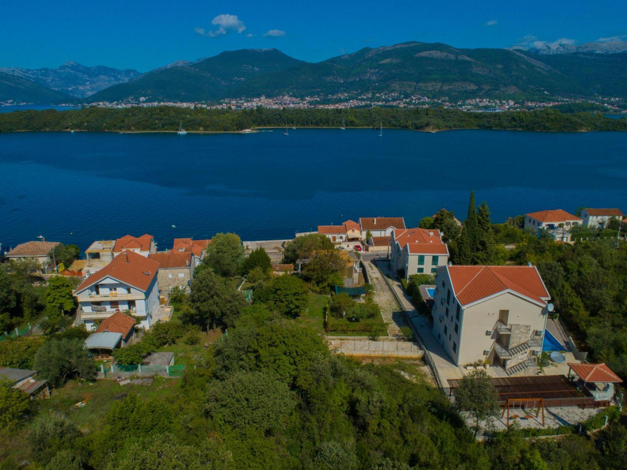 Porto Del Sole Apartments Tivat Bagian luar foto
